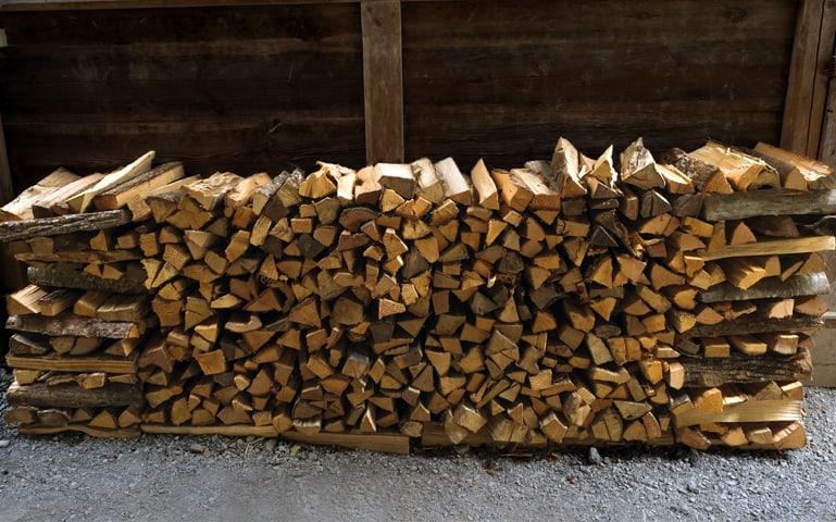 Bien choisir son bois de chauffage : Le guide complet des critères essentiels